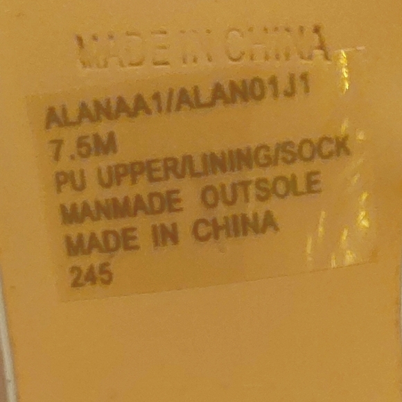 Brand New Worn Sky Blue Pair of Size 7.5 Madden Girl Alanaa1 Short-Heeled Flats - Picture 2 of 3